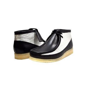 British Walkers Walker 100 Wallabee Boot Style Mens Black and Silver Leather
